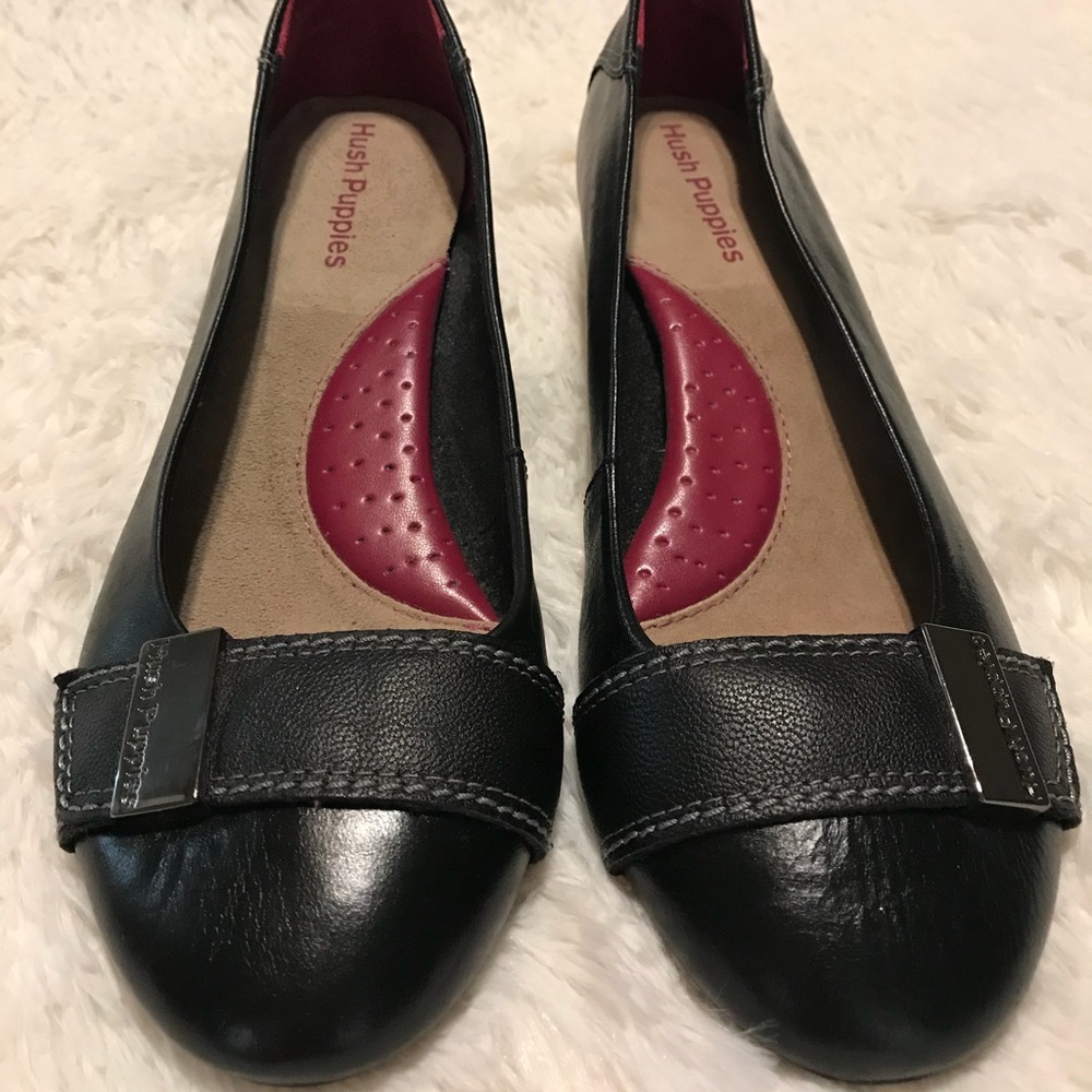 VGUC Women’s Black Hush Puppies Kitten Wedges
